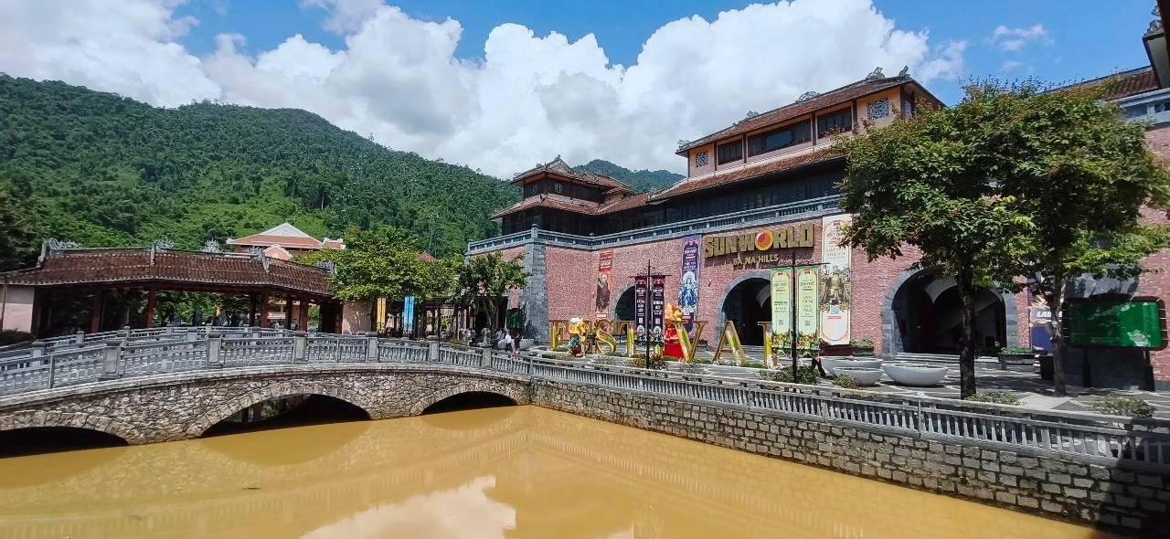 SunWorld 巴拿山樂園入口城門建築
