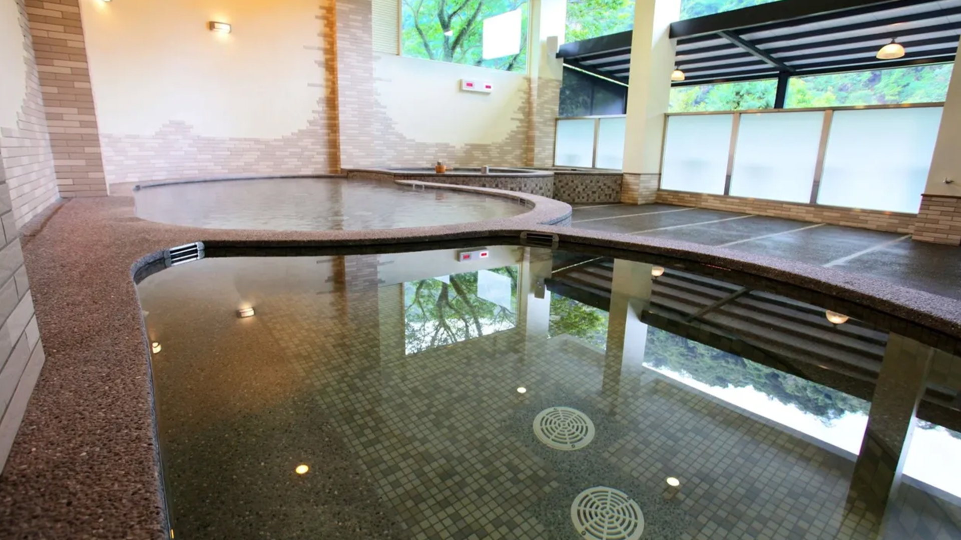 烏來 Spring Spa 溫泉山莊室內溫泉池